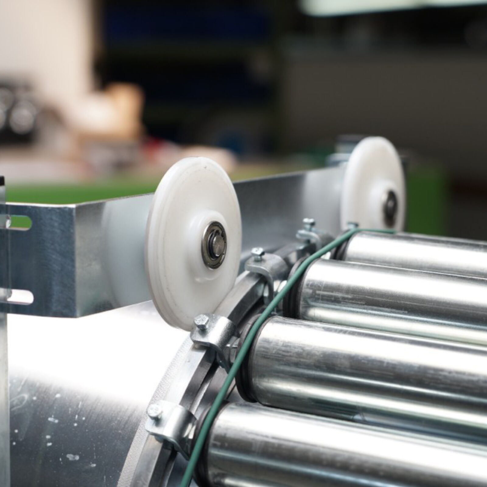Pressure roller for separating drums