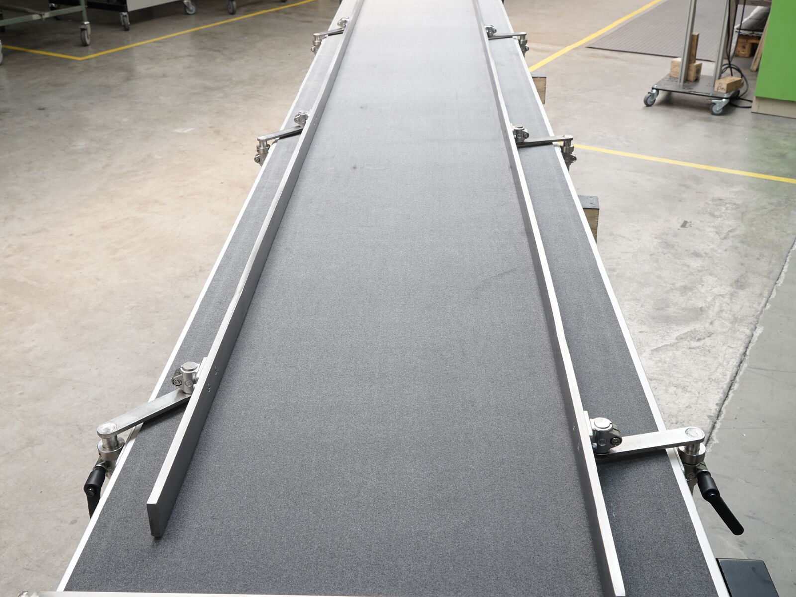 Adjustable lateral guidings - Picture 02